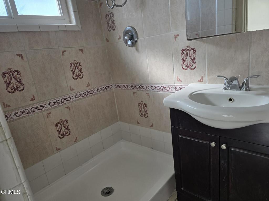 326 Simon Way Oxnard, CA 93036 - Photo 6 of 10 a bathroom with a sink and mirror
