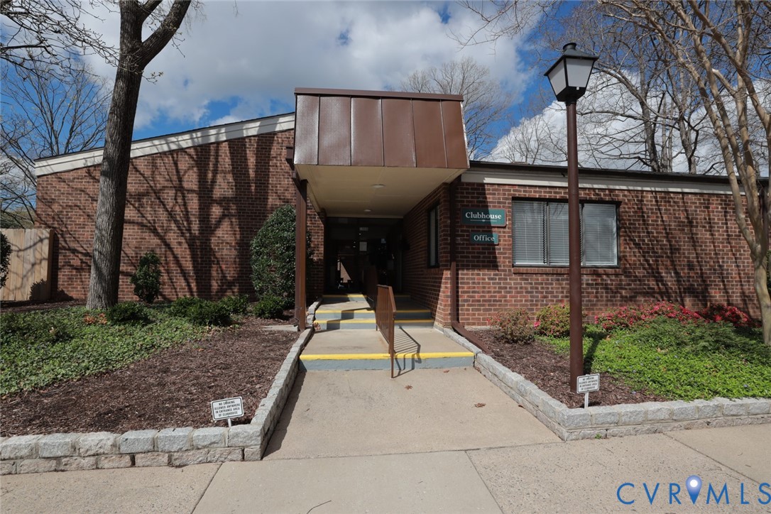 1513 Regency Woods Road, Unit 101 Henrico, VA 23238 - Photo 36 of 50 a view of a patio with a table and chairs and potted plants