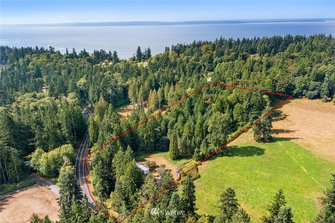 6960 Maxwelton Road Clinton, WA 98236 - Photo 1 of 40 a view of a lake with a yard