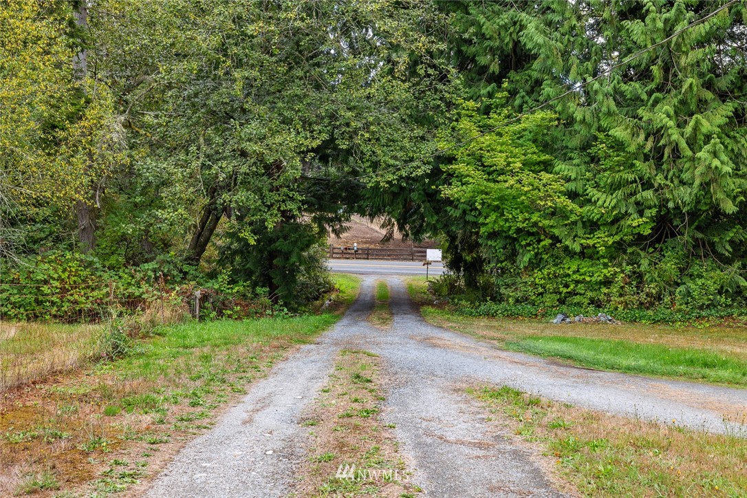 6960 Maxwelton Road Clinton, WA 98236 - Photo 38 of 40 a pathway of a yard