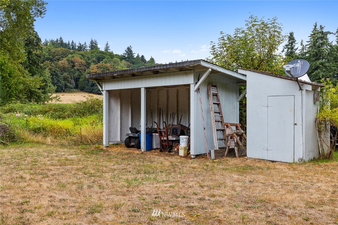 6960 Maxwelton Road Clinton, WA 98236 - Photo 6 of 40 a view of a house with backyard