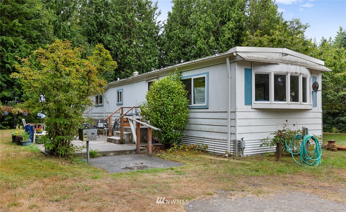 6960 Maxwelton Road Clinton, WA 98236 - Photo 8 of 40 a view of a house with a yard