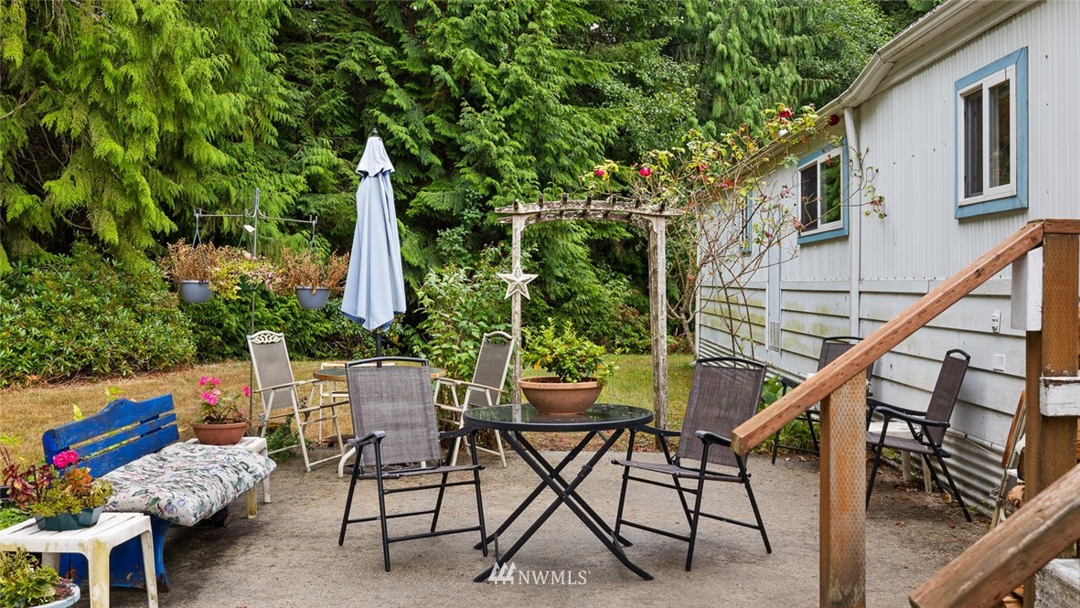 6960 Maxwelton Road Clinton, WA 98236 - Photo 9 of 40 a view of deck with furniture and trees