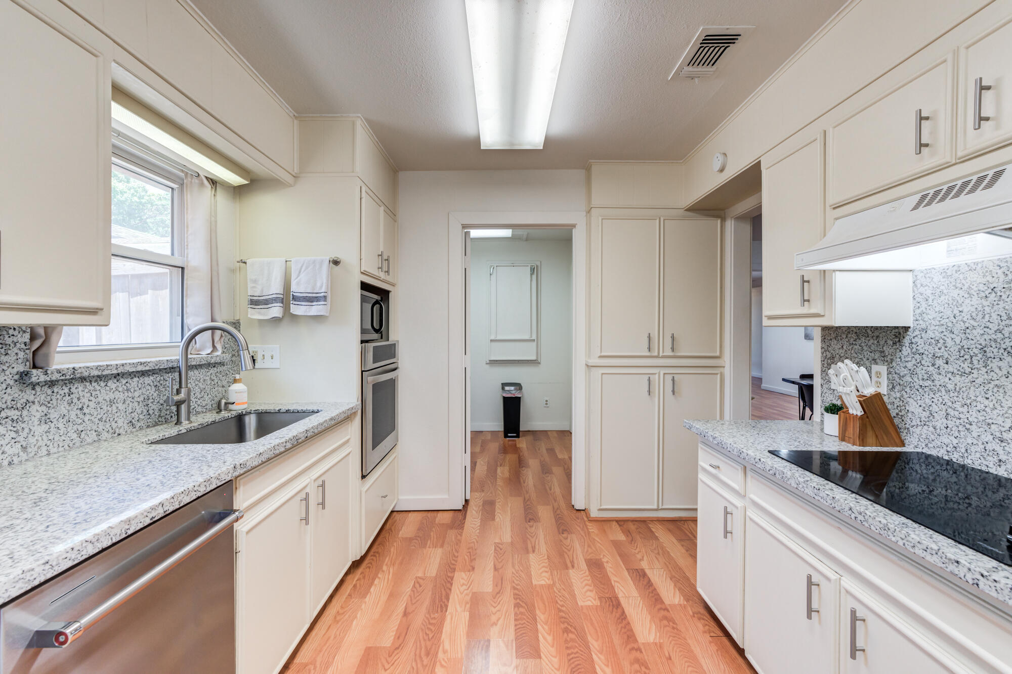 2607 20th Street Lubbock, TX 79410 - Photo 26 of 50 2607-20th-St_Lubbock-TX_32_Kitchen