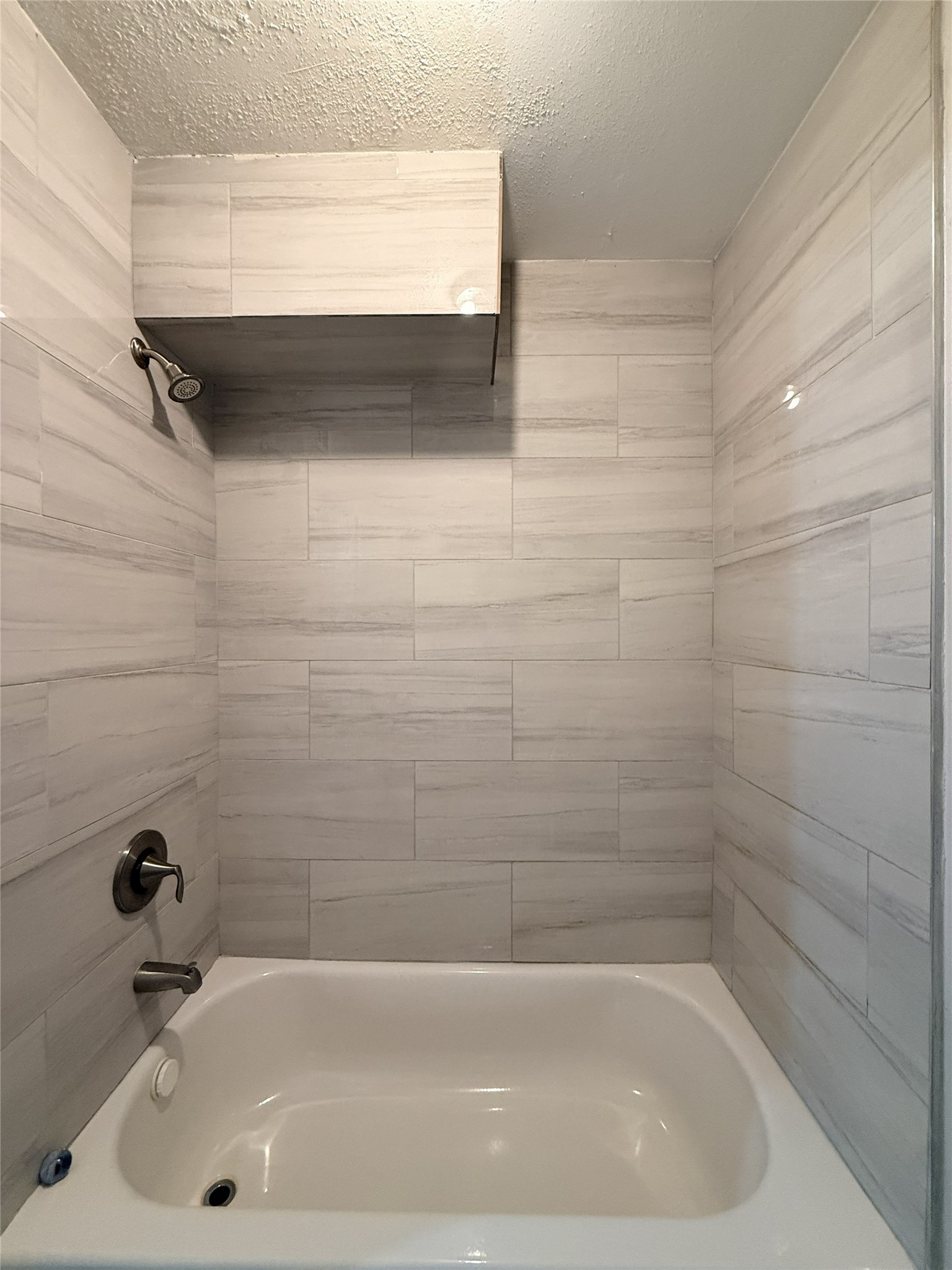 1824 Thonig Road, Unit 4 Houston, TX 77055 - Photo 8 of 13 a bathroom with a tub