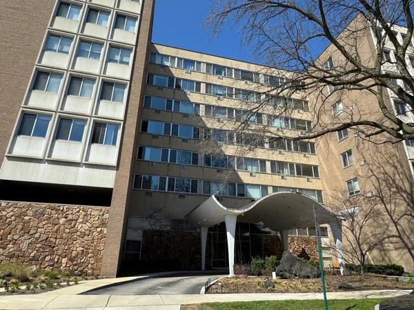 $344,900 | 151 North Kenilworth Avenue, Unit 4G, Oak Park, IL 60301