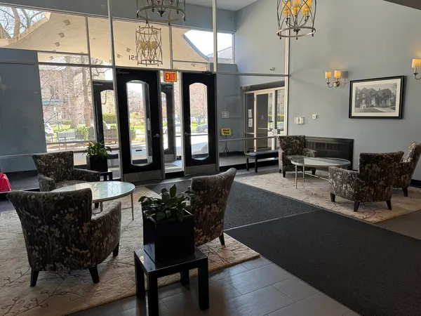 $344,900 | 151 North Kenilworth Avenue, Unit 4G, Oak Park, IL 60301
