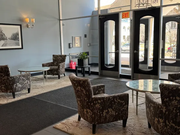 $344,900 | 151 North Kenilworth Avenue, Unit 4G, Oak Park, IL 60301