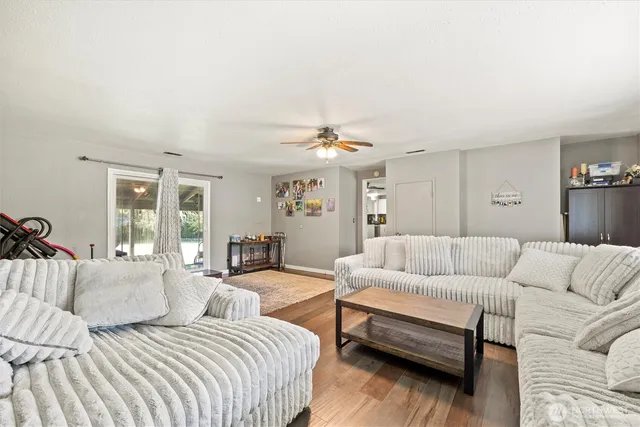 $379,000 | 4007 South Mayfield Street, Kennewick, WA 99337