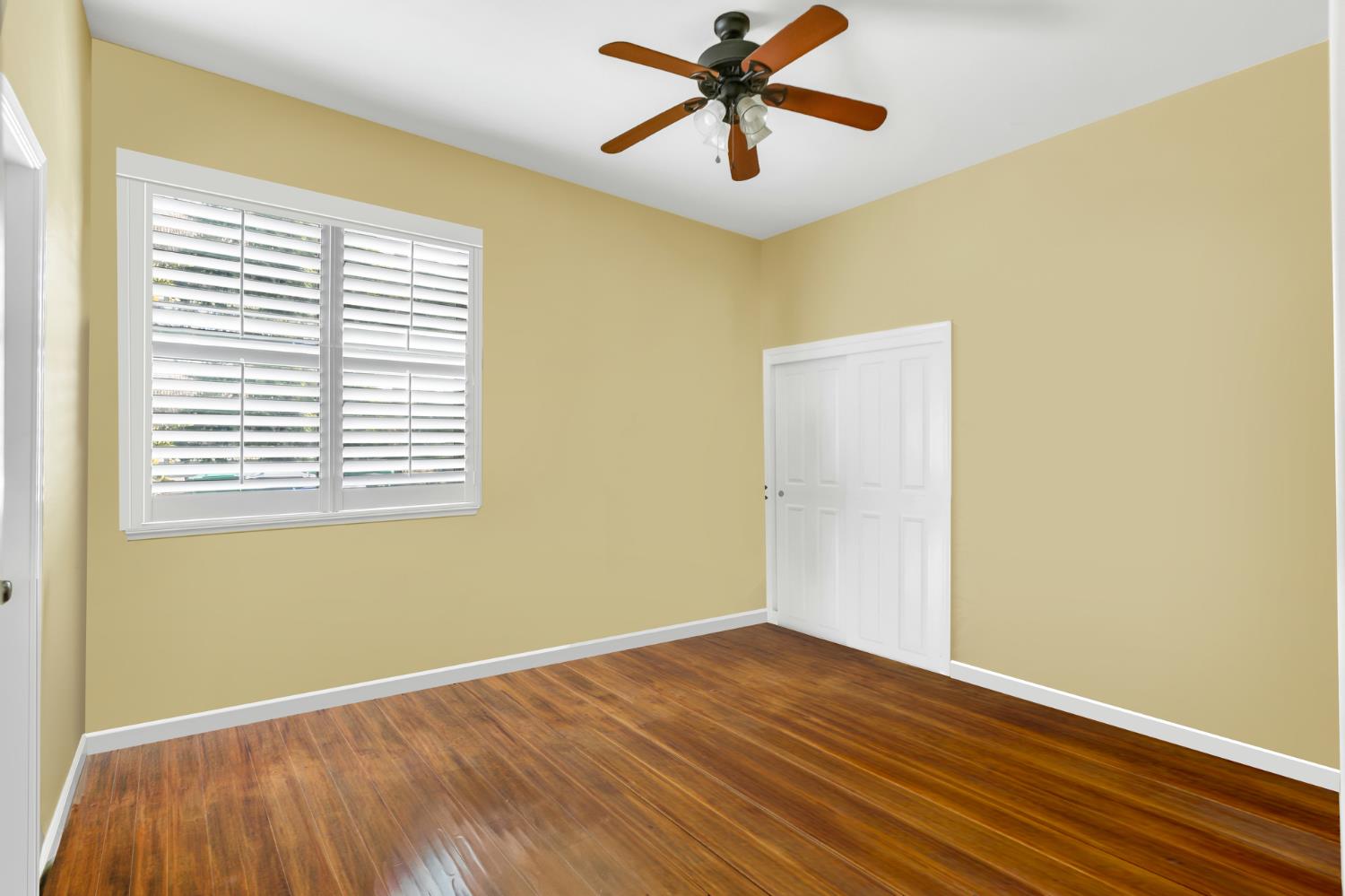 9601 Stablegate Road Wilton, CA 95693 - Photo 45 of 92 a view of a big room with wooden floor and windows
