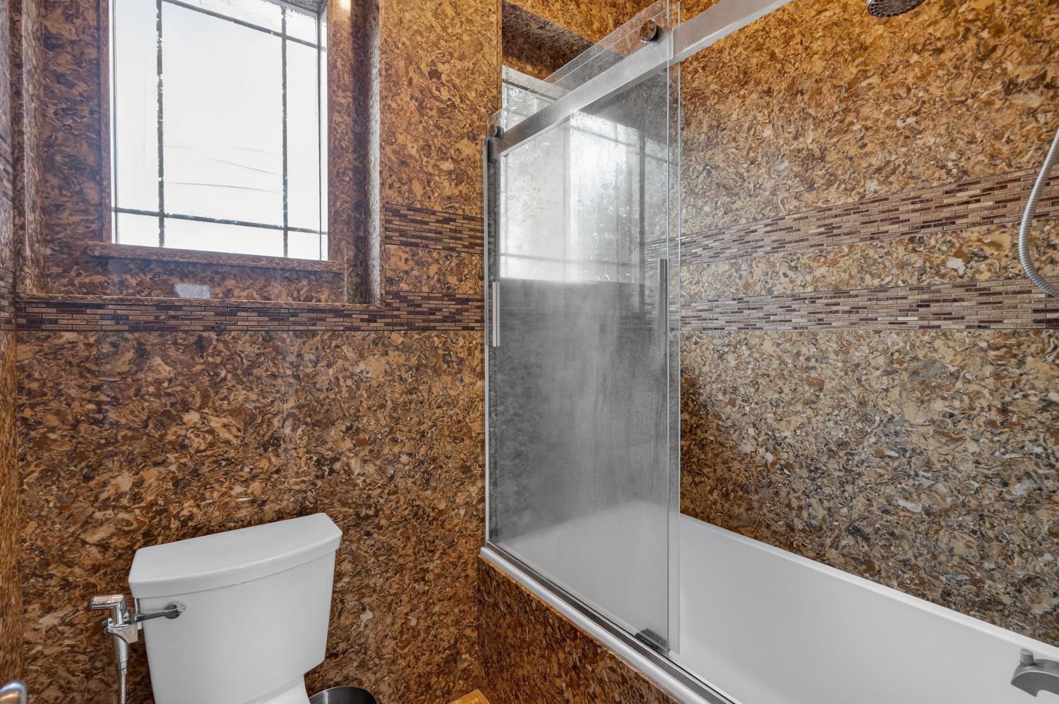 9601 Stablegate Road Wilton, CA 95693 - Photo 52 of 92 a bathroom with a toilet and a shower