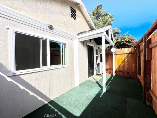 a view of an house with backyard and porch