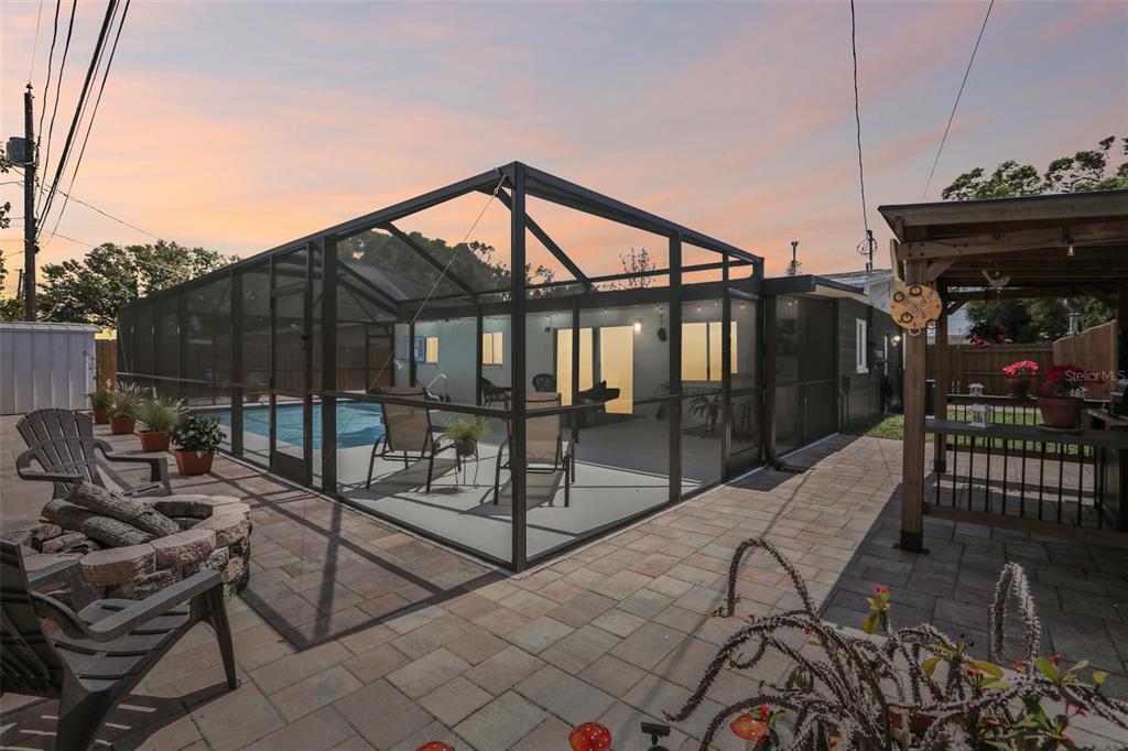 8541 75th Place Seminole, FL 33777 - Photo 2 of 44
