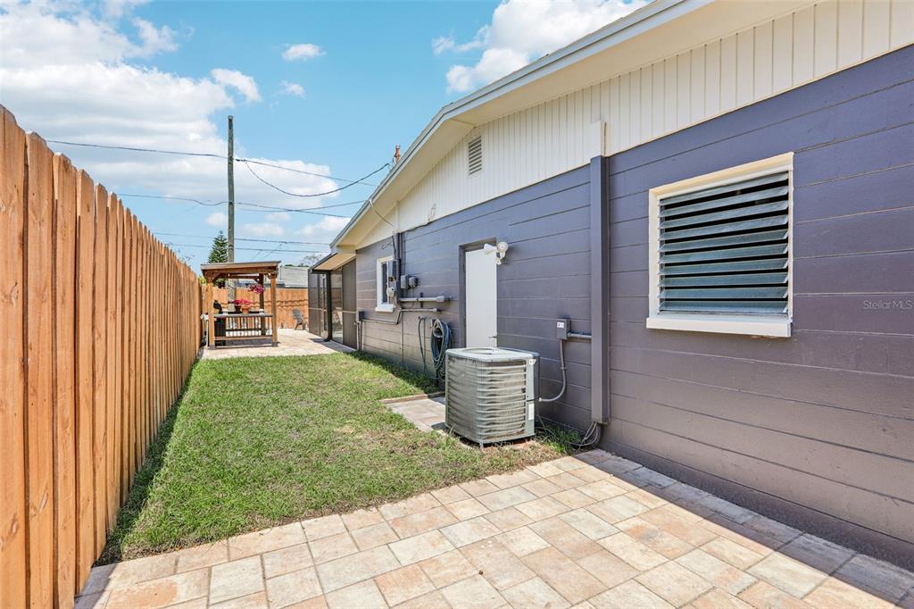 8541 75th Place Seminole, FL 33777 - Photo 35 of 44