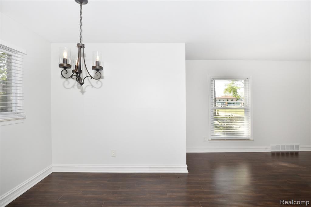 2261 Dunstable Road Birmingham, MI 48009 - Photo 7 of 39