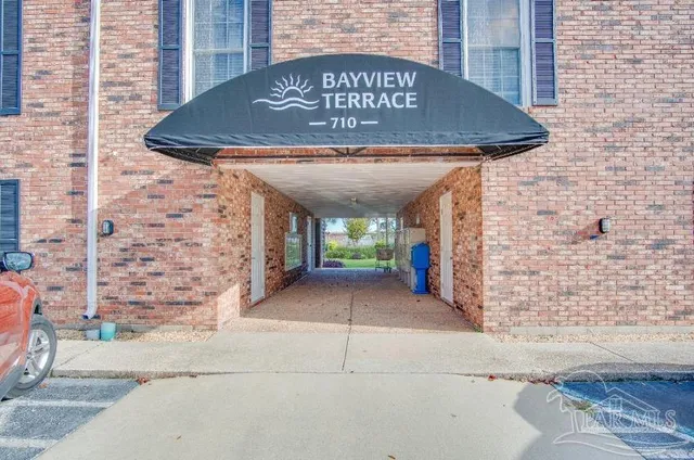 $1,415 | 710 Scenic Highway, Unit 323, Pensacola, FL 32503