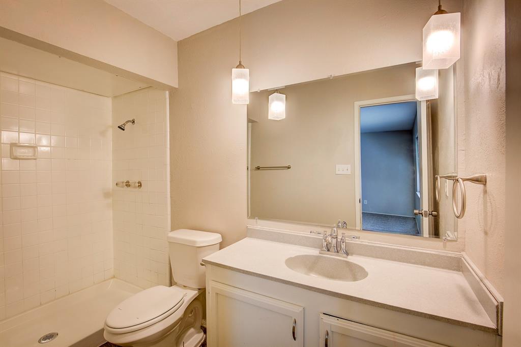 7801 Summerglen Road Fort Worth, TX 76133 - Photo 11 of 40