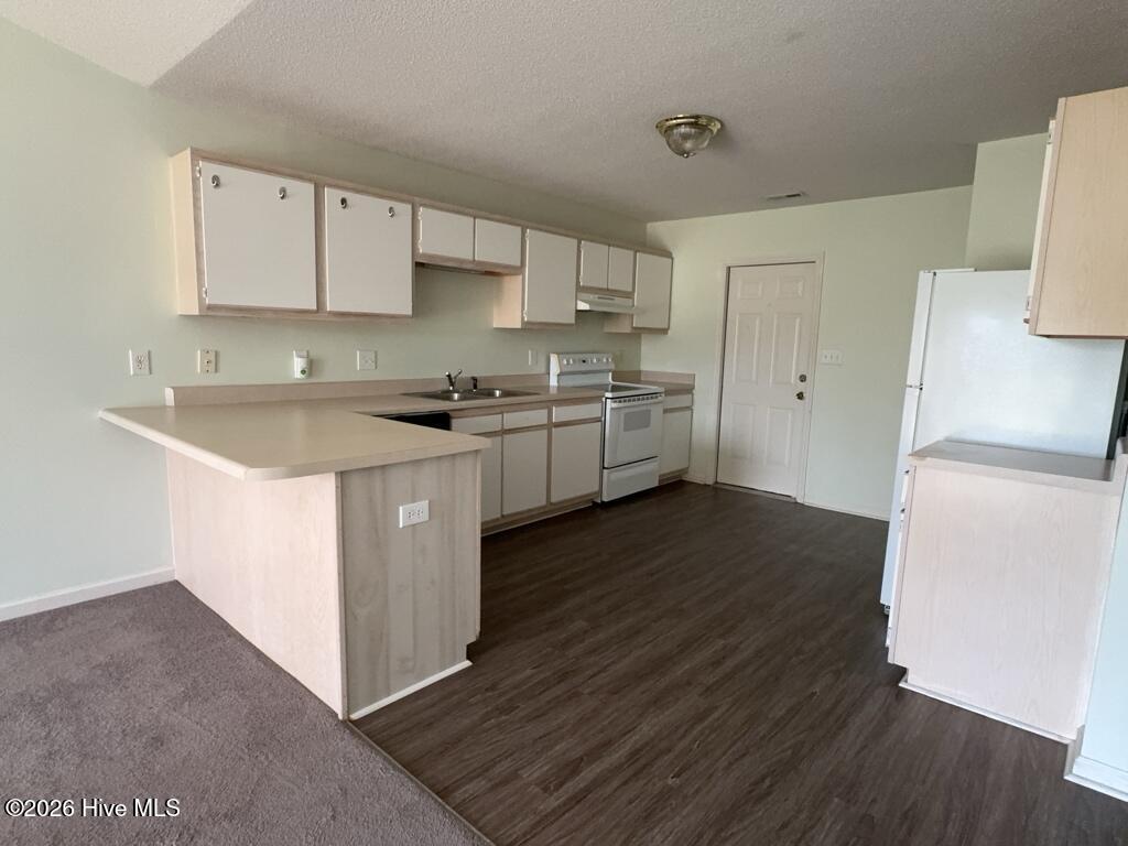 106 Charlton Road Hubert, NC 28539 - Photo 5 of 14 Kitchen