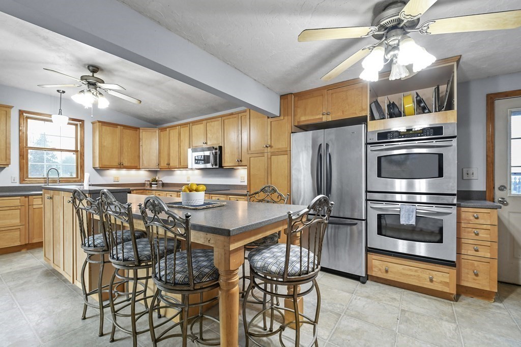 7 Inwood Road Auburn, MA 01501 - Photo 2 of 32 Gallery Image 2