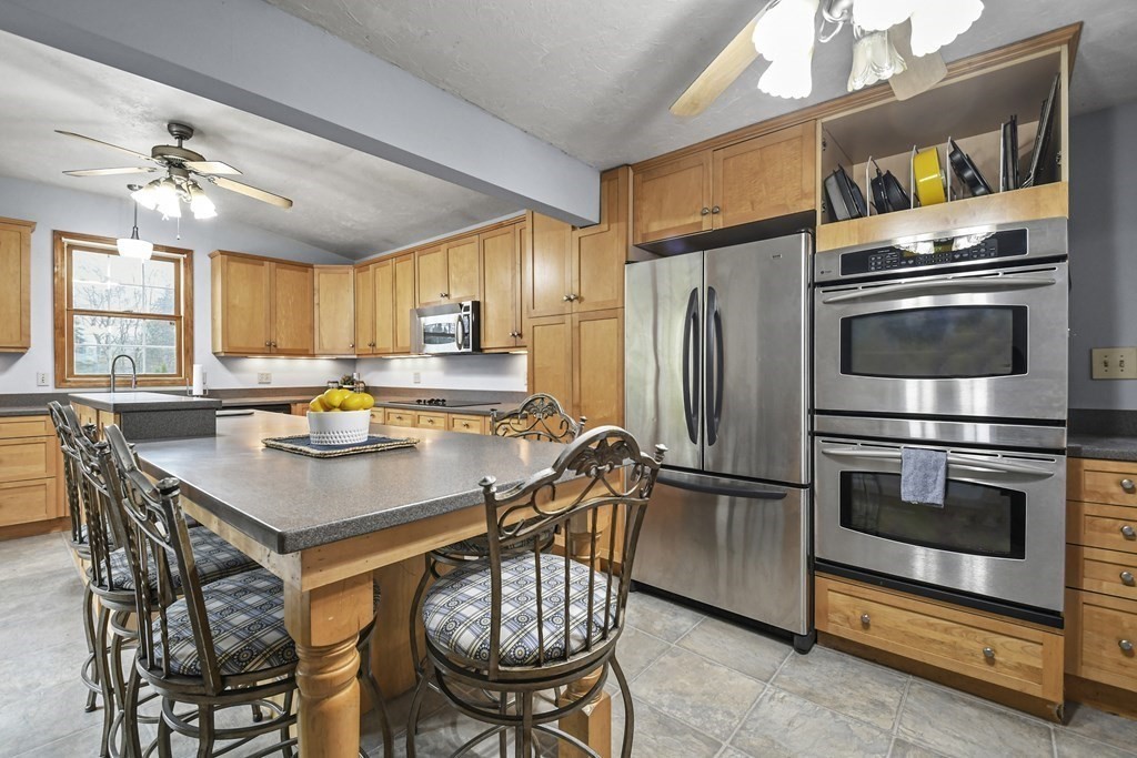 7 Inwood Road Auburn, MA 01501 - Photo 3 of 32 Gallery Image 3