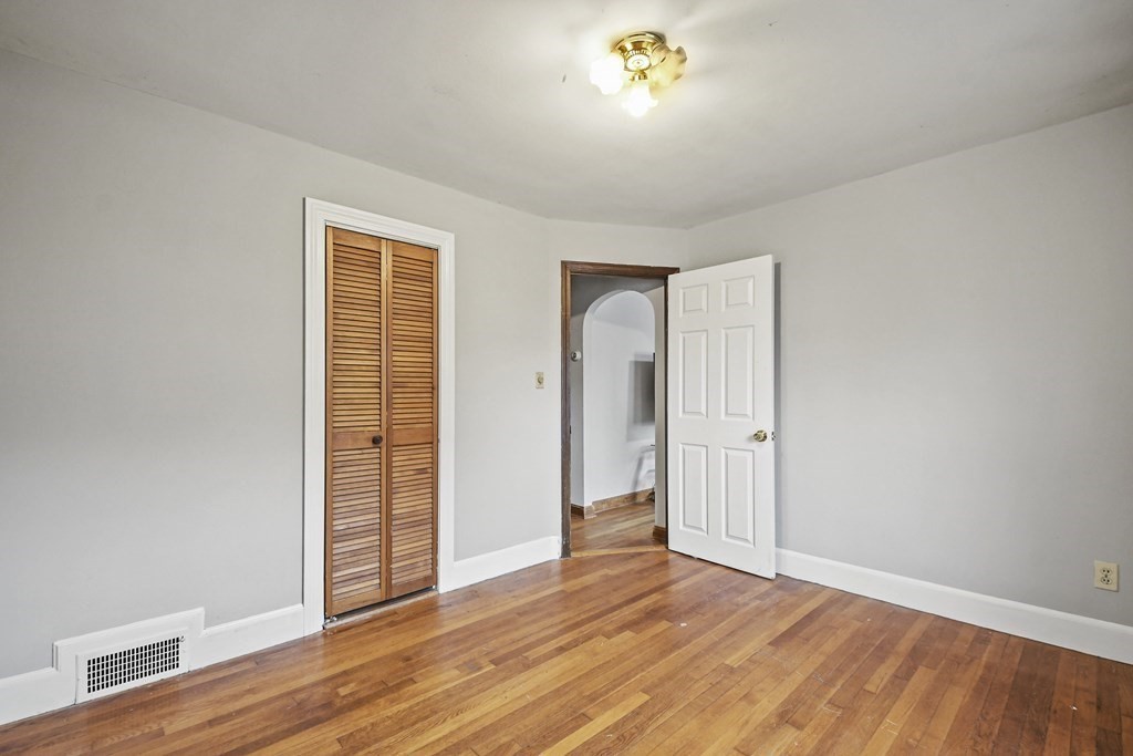 7 Inwood Road Auburn, MA 01501 - Photo 9 of 32 Gallery Image 9