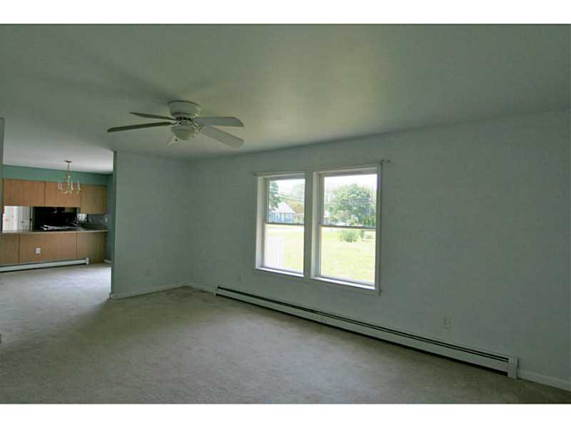 11 North Brayton Road Tiverton, RI 02878 - Photo 14 of 19 Den/Family/Great Room.