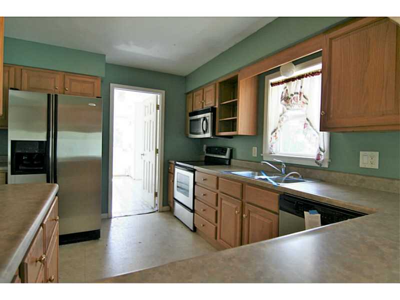 11 North Brayton Road Tiverton, RI 02878 - Photo 8 of 19 Kitchen.