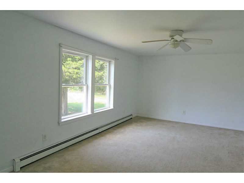 11 North Brayton Road Tiverton, RI 02878 - Photo 10 of 19 Den/Family/Great Room.