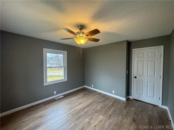 $294,500 | 117 Dunwurkin Road, Laurie, MO 65037
