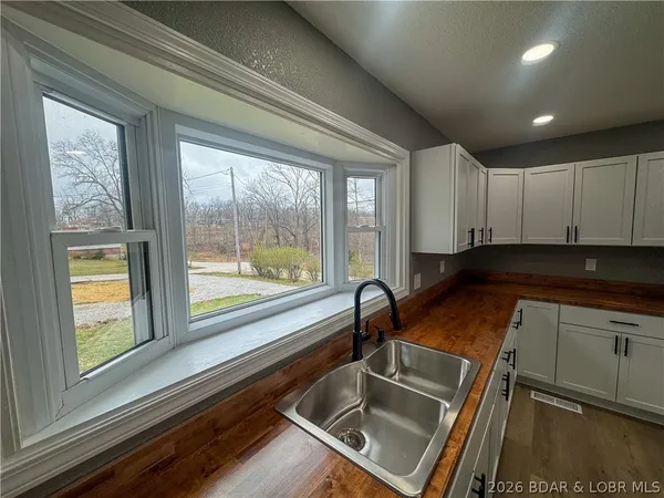$294,500 | 117 Dunwurkin Road, Laurie, MO 65037