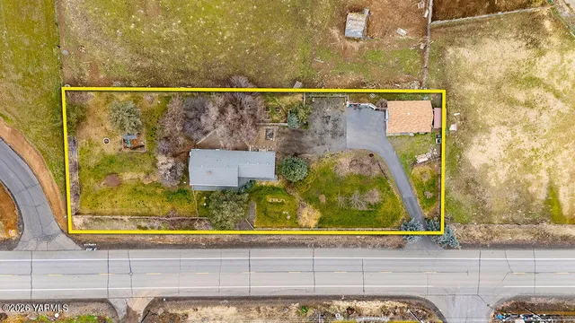 a view of an outdoor space and yard