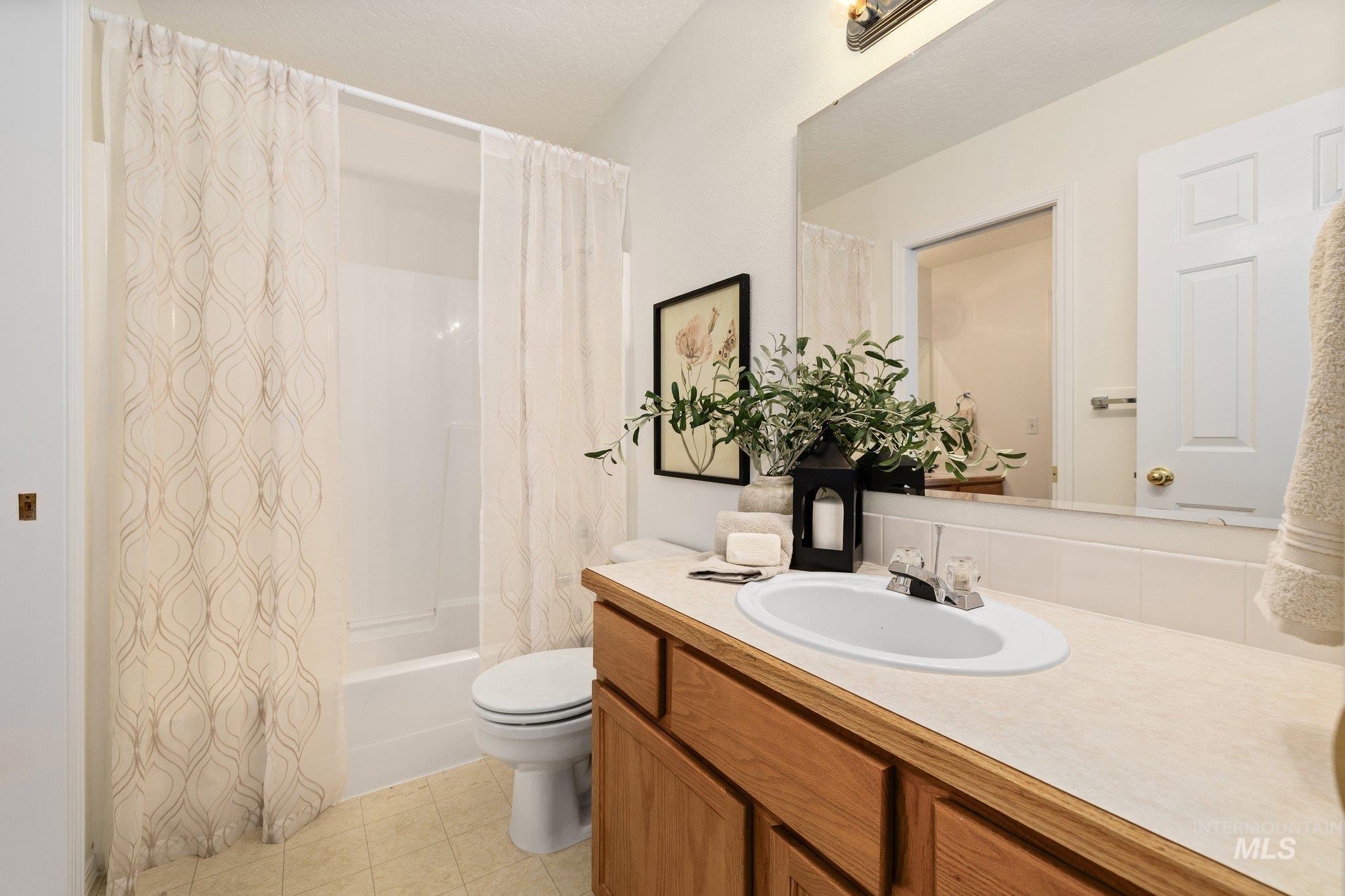 2900 South Ladera Place Boise, ID 83705 - Photo 20 of 31 Full bathroom featuring vanity and shower / bath combo