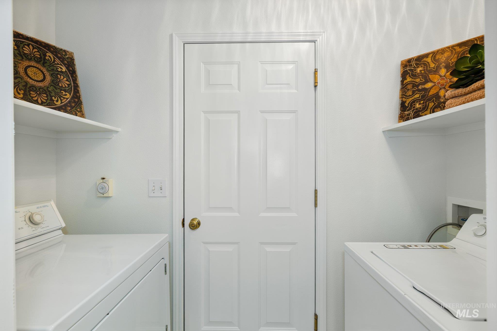 2900 South Ladera Place Boise, ID 83705 - Photo 27 of 31 Laundry area featuring independent washer and dryer