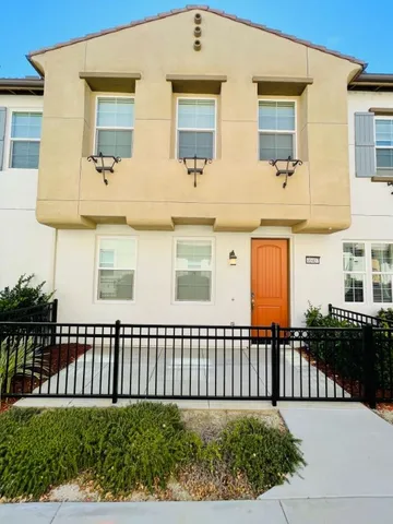 $2,695 | 40407 Calle Real, Murrieta, CA 92563