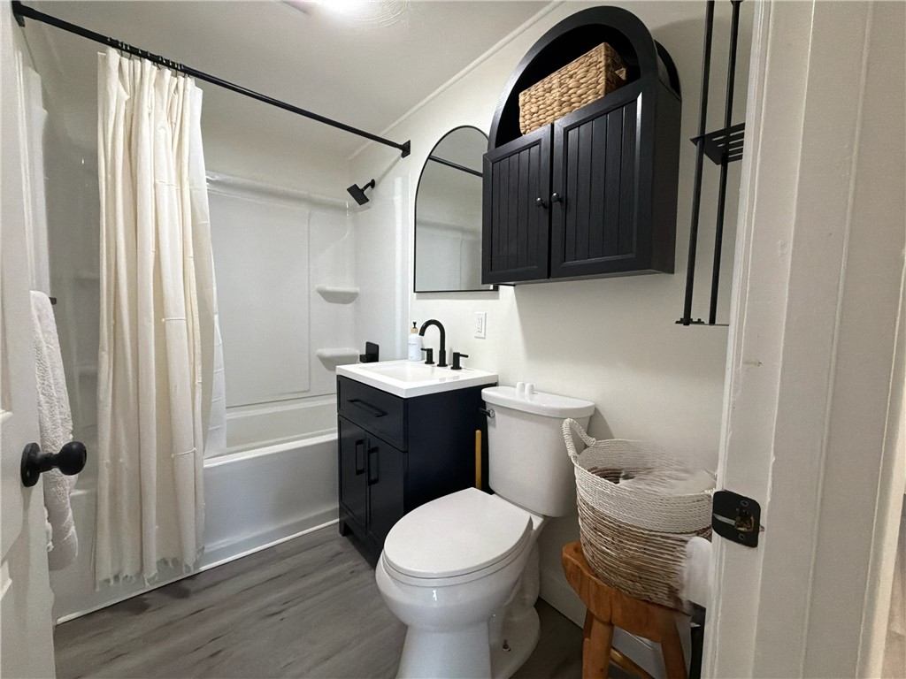 15 Rosedale Drive Bristol, RI 02809 - Photo 8 of 13 Bathroom