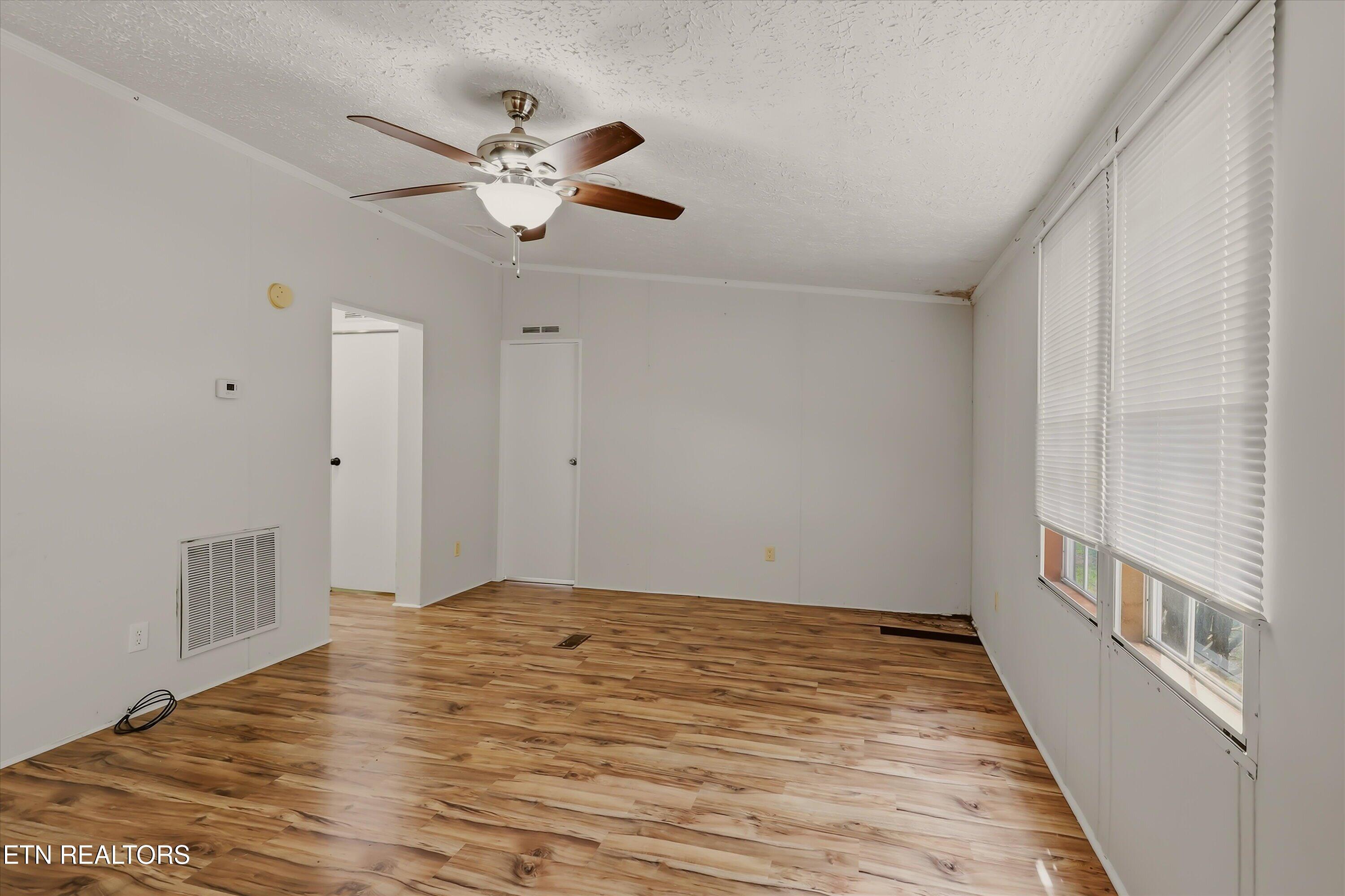 1148 Ridgeview Road Maryville, TN 37801 - Photo 3 of 18 Living Room