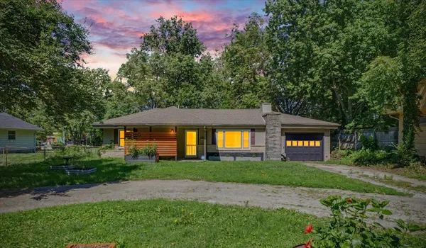 $180,000 | 609 South Western Avenue, Champaign, IL 61821