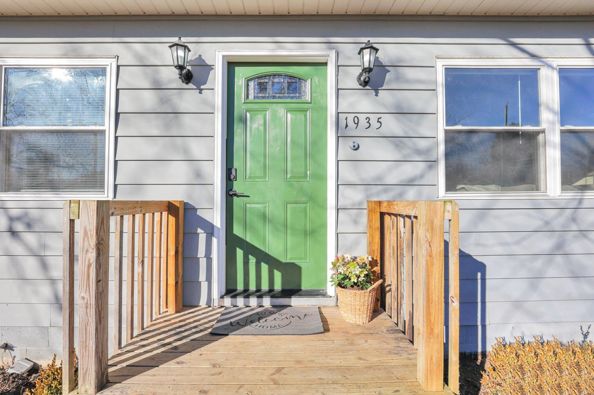 1935 Alsace Road Columbus, OH 43232 - Photo 2 of 35 7-web-or-mls-011A7368