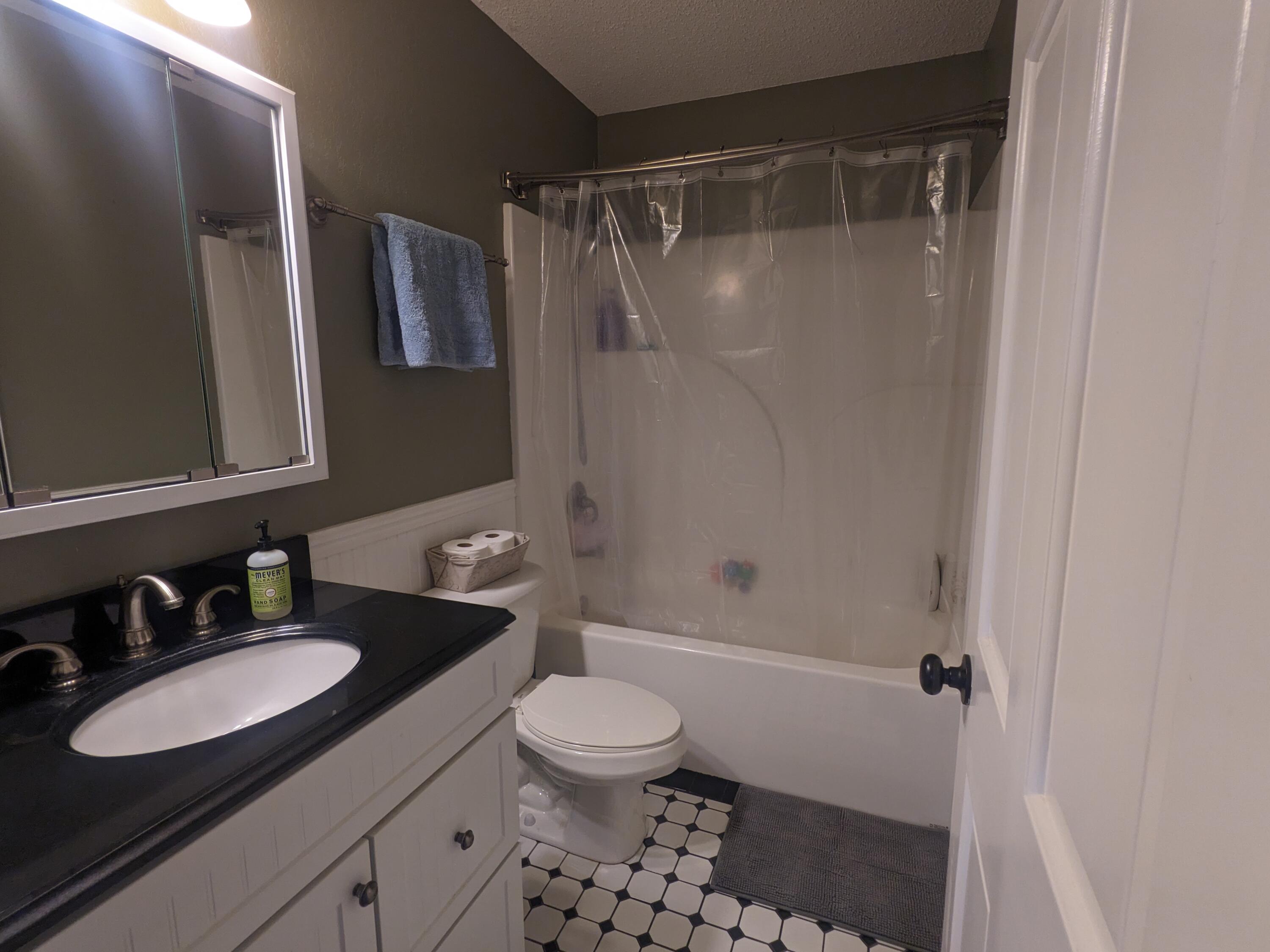 8421 Woodridge Road Wise, VA 24293 - Photo 23 of 56 Second bath