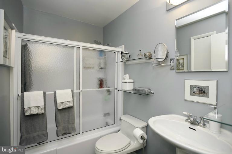 119 Harmony Hall Road Gaithersburg, MD 20877 - Photo 11 of 28 Bath