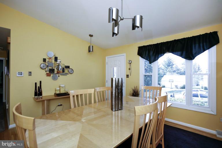 119 Harmony Hall Road Gaithersburg, MD 20877 - Photo 17 of 28 Dining Room