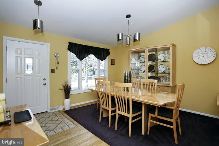 119 Harmony Hall Road Gaithersburg, MD 20877 - Photo 23 of 28 Dining Room