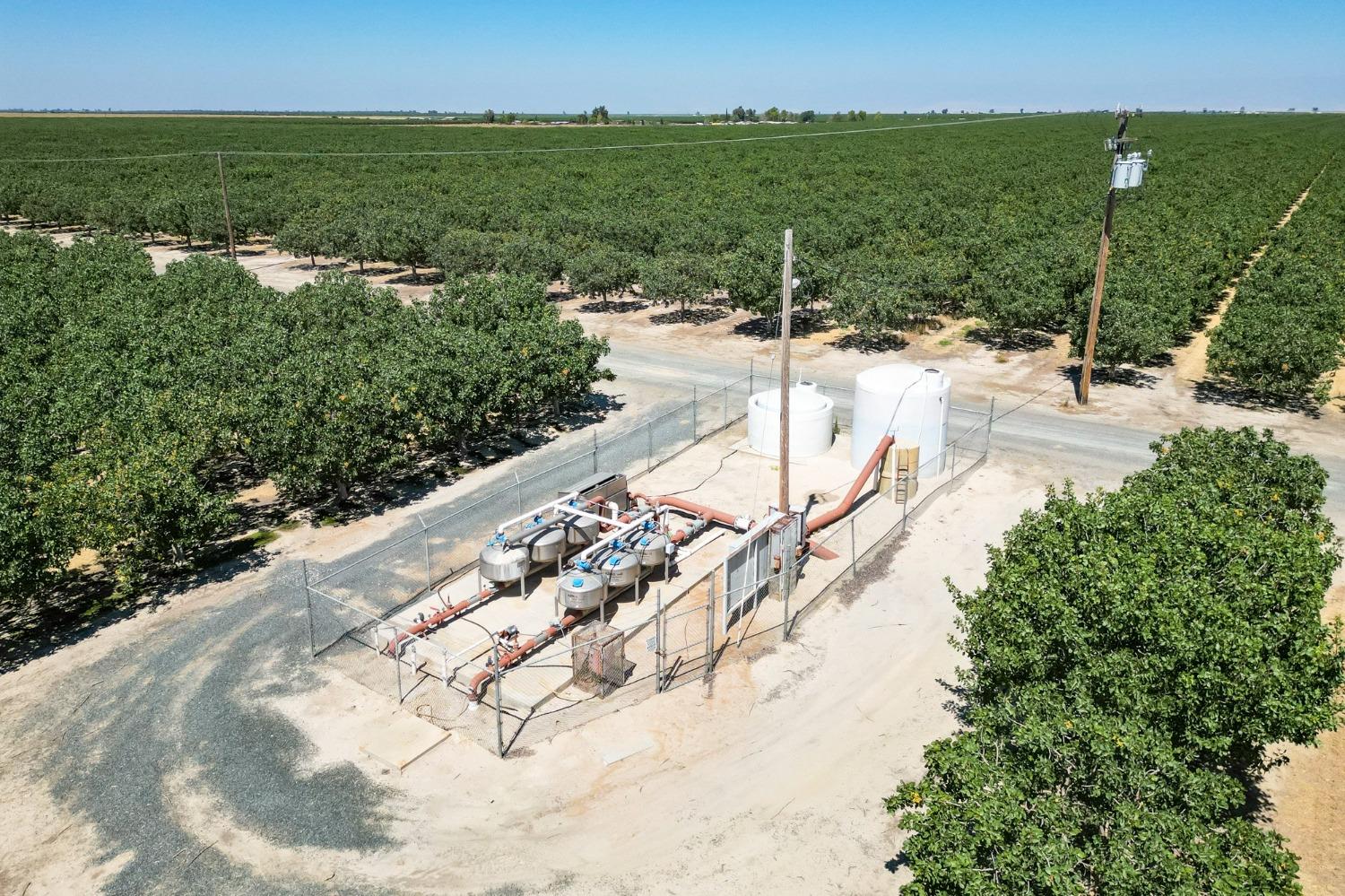 10570 Ave 16 Delano, CA 93215 - Photo 5 of 10 a view of a city