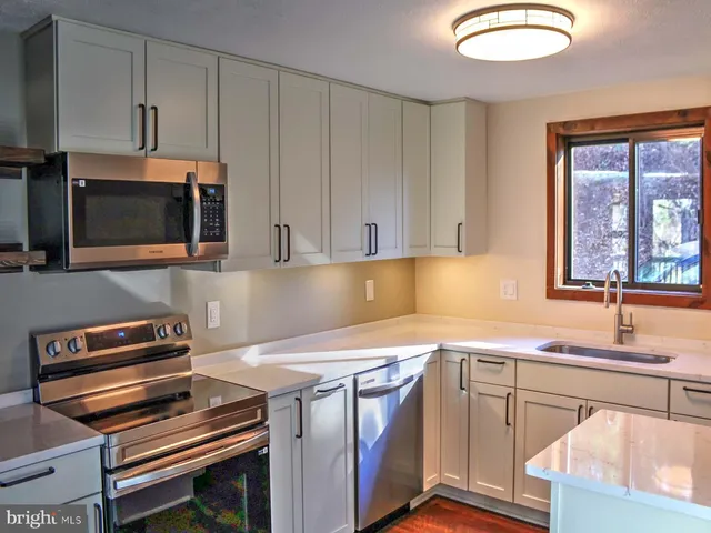 $539,500 | 63 Fairway Drive, Basye, VA 22842