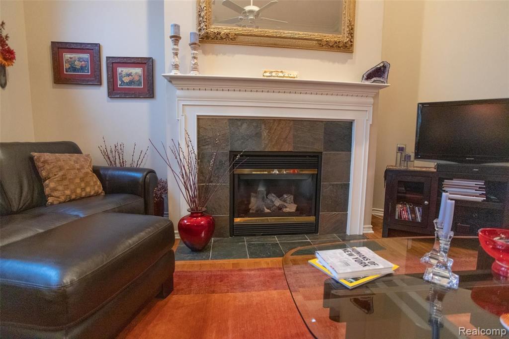 543 Bloomer Ridge Drive Rochester, MI 48307 - Photo 3 of 56
