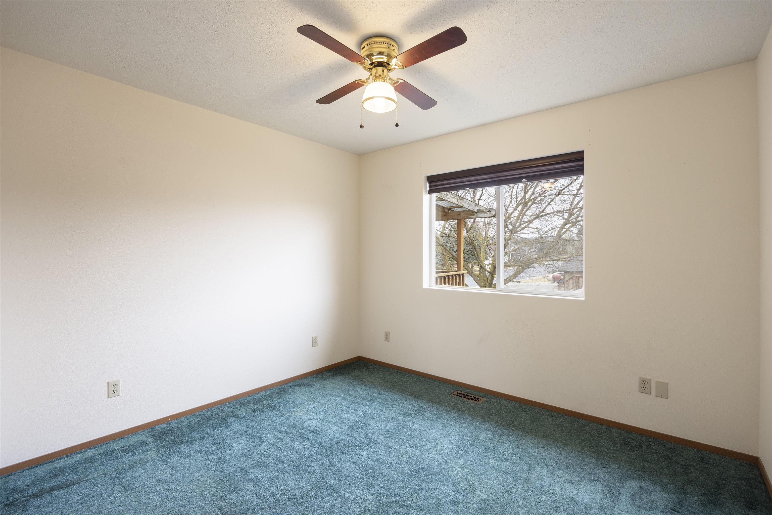 315 East Ballard Road, Unit 17412 N LIDGERWOOD Colbert, WA 99005 - Photo 10 of 20