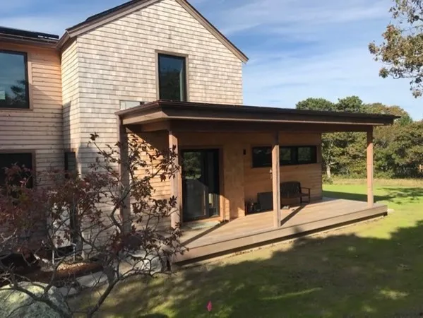 a view of a house with backyard and porch