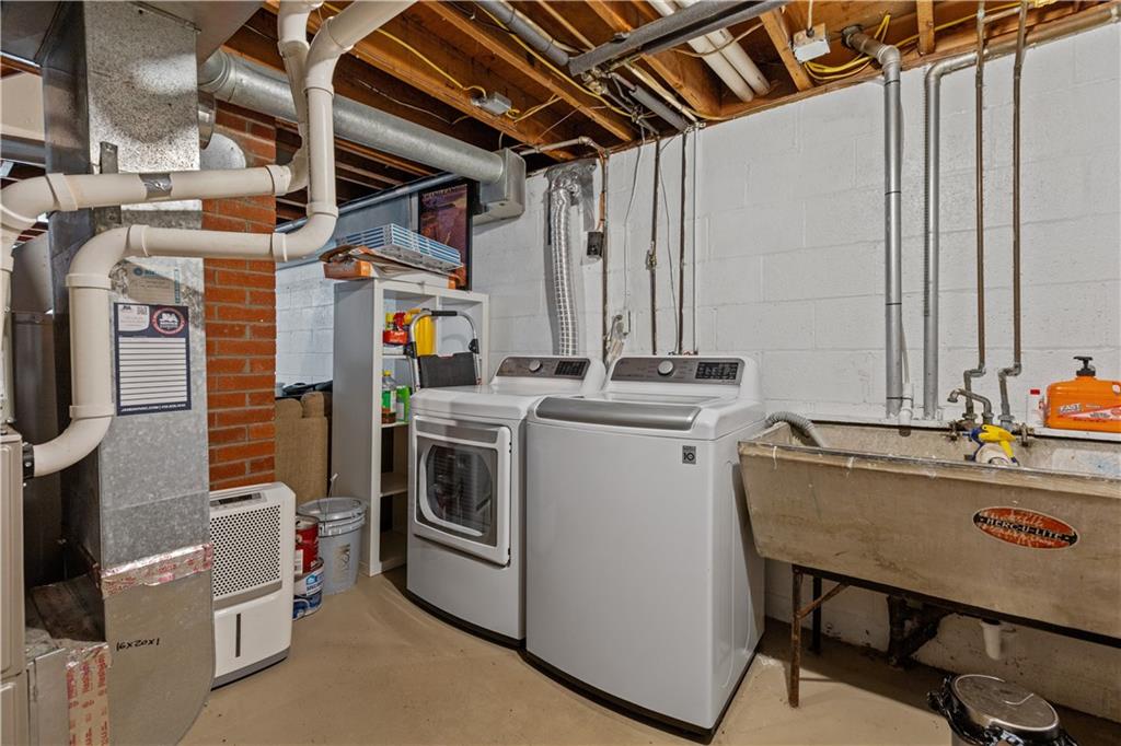 3407 Brighton Road Pittsburgh, PA 15212 - Photo 26 of 27 a utility room with dryer and washer