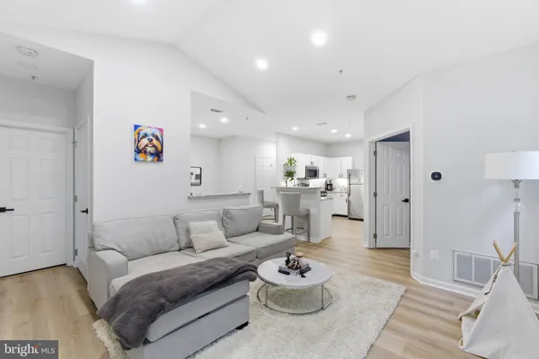 $380,000 | 1700 Lake Shore Crest Drive, Unit 33, Reston, VA 20190