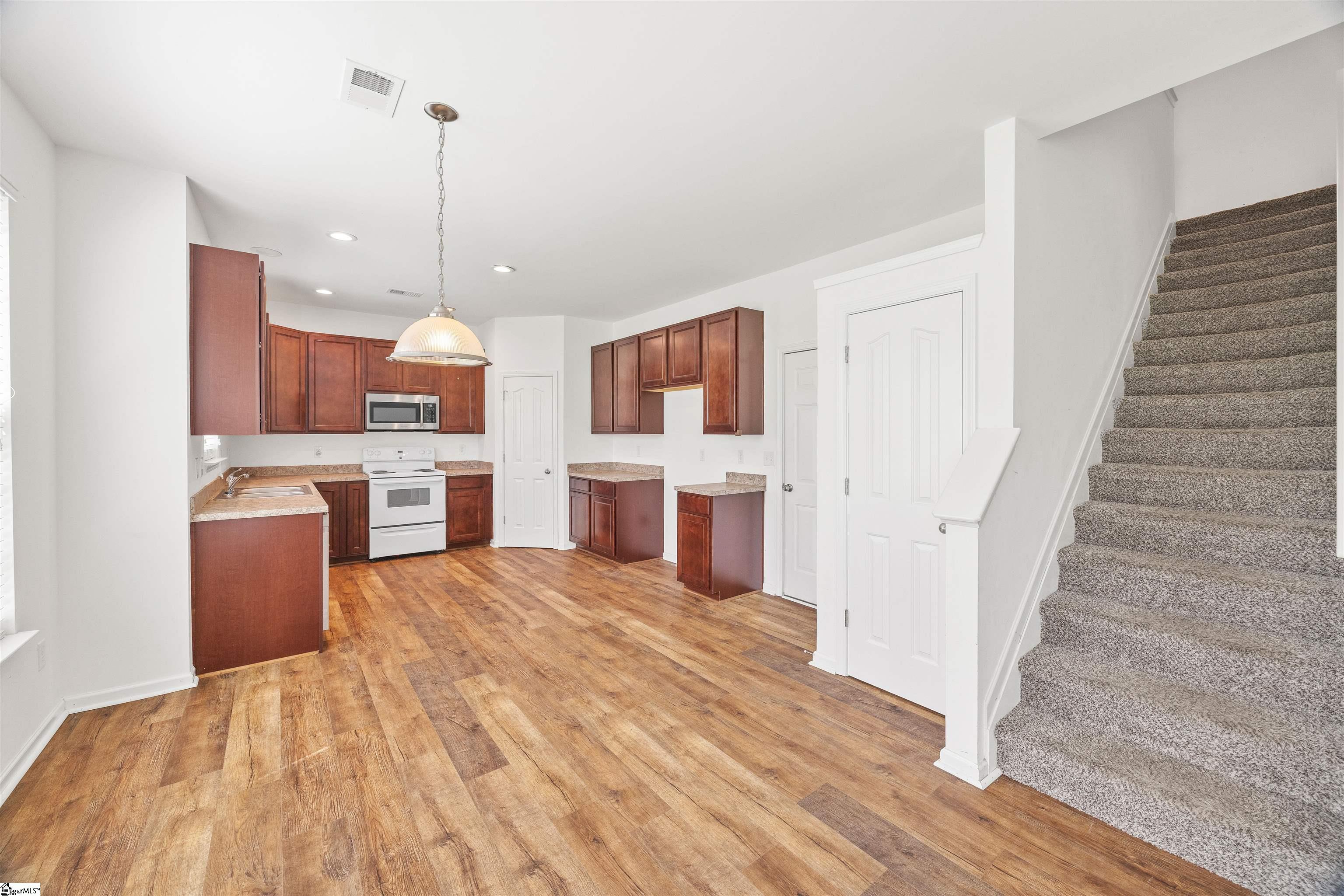 383 Riverdale Road Simpsonville, SC 29680 - Photo 6 of 39 Gallery Image 6